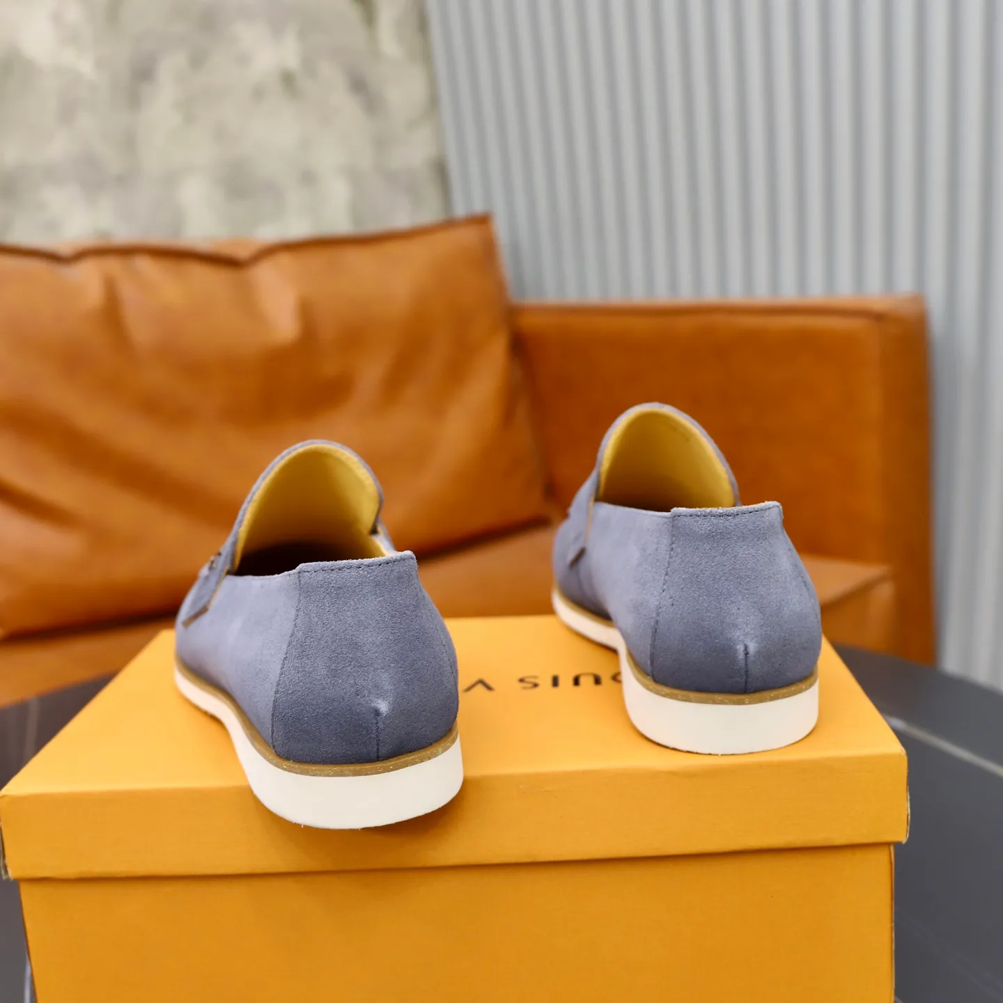Ex-factory price: 442💰🙅‍♂️🙅‍♂️🙅‍♂️ Brand: LV Louis Vuitton Standard code: 38-44 (45 customized) Grade: Same as the official website Material: Original cow suede material stitching Comfortable and breathable cowhide lining Lightweight wear-resistant foam outsole Style category: Men's fashionable casual shoes Running sports shoes Distinguished luxury brand elements Top luxury color: actual picture color
